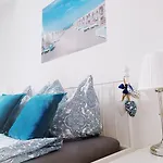 Appartement Amazing In The Heart Of Next To Check Point Charlie, 1 To 4 Guests Berlijn