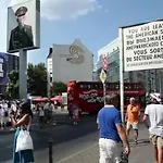 Amazing In The Heart Of Next To Check Point Charlie, 1 To 4 Guests Appartement