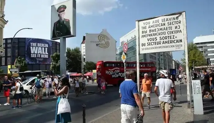 Amazing In The Heart Of Next To Check Point Charlie, 1 To 4 Guests Apartment