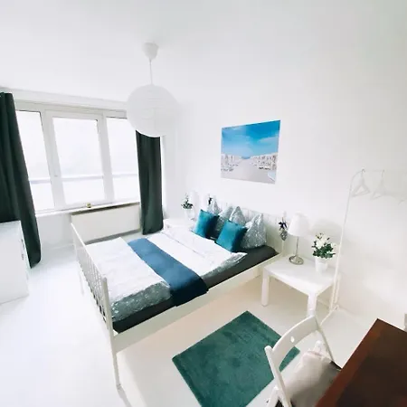 Apartment Wonderful And Cosy In The Heart Of Berlin, 1 Bedroom, 1 Living With Comfortable Bed Couch