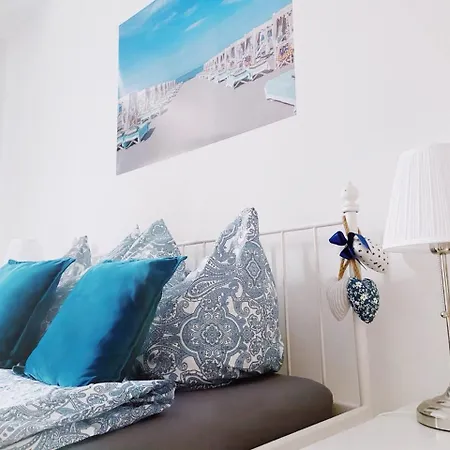 Apartment Wonderful And Cosy In The Heart Of Berlin, 1 Bedroom, 1 Living With Comfortable Bed Couch Berlin