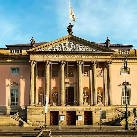 Wonderful And Cosy In The Heart Of Berlin, 1 Bedroom, 1 Living With Comfortable Bed Couch