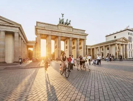 Wonderful And Cosy In The Heart Of Berlin, 1 Bedroom, 1 Living With Comfortable Bed Couch