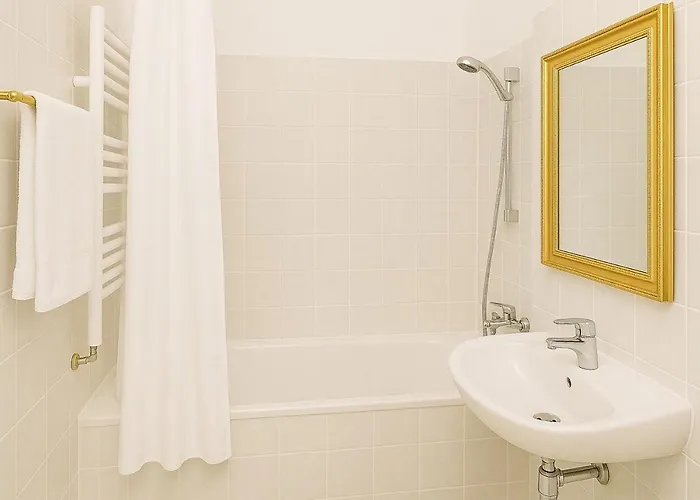 Amazing In The Heart Of Next To Check Point Charlie, 1 To 4 Guests *