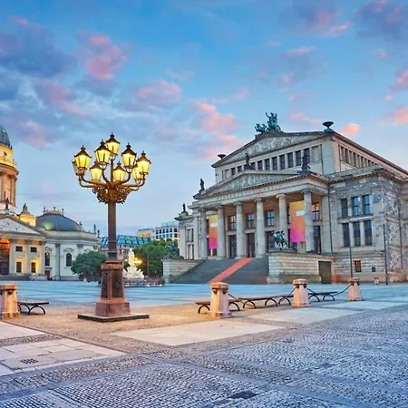 Apartment Wonderful And Cosy In The Heart Of Berlin, Next To Check Point Charlie, 1 To 4 Guests *