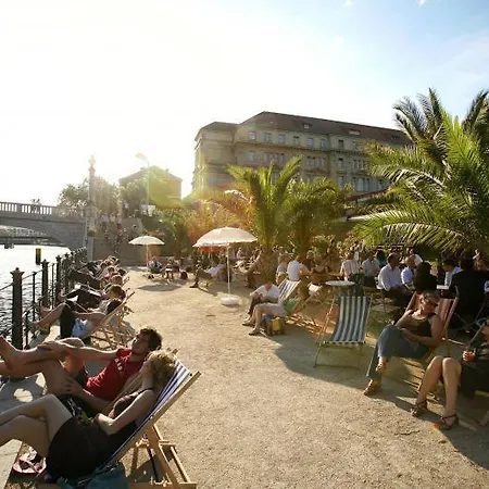 Wonderful Artist In The Heart Of Berlin, Next To Check Point Charlie, 1 To 4 Guests Apartment